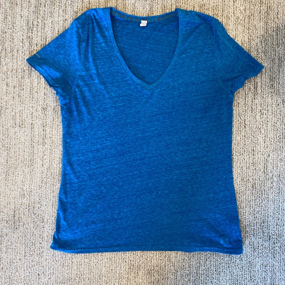 Under armor shirt sleeve shirt.